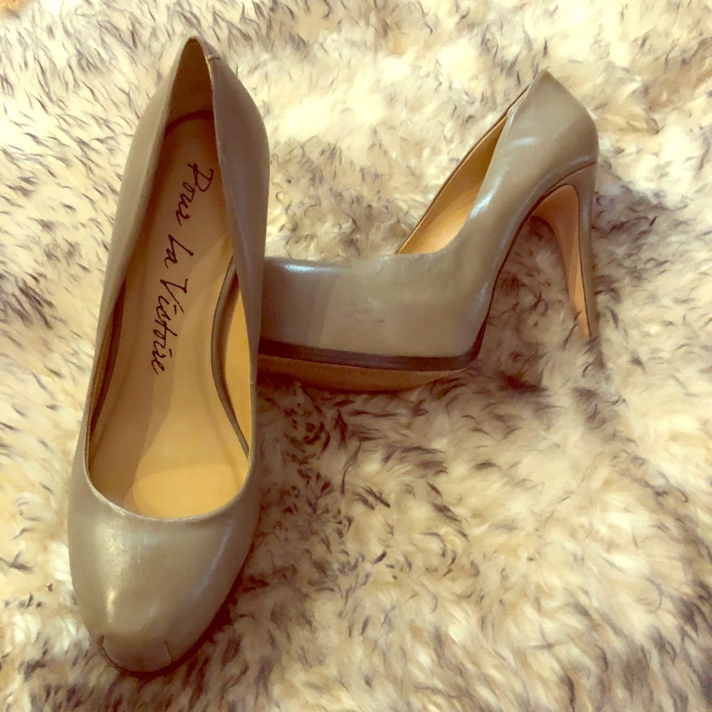 Pour La Victoire Leather Pumps